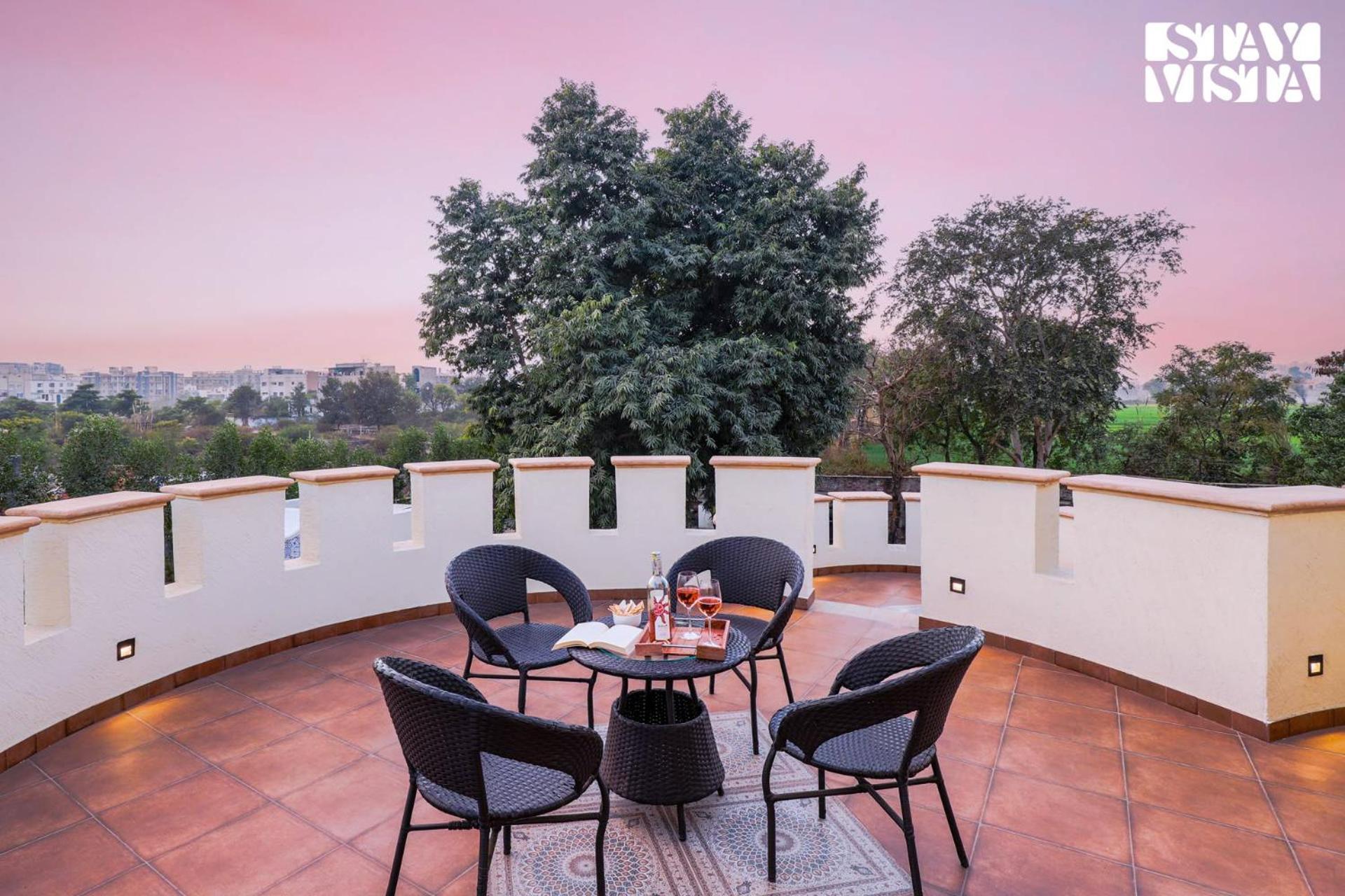 Stayvista'S Mystic Castle With Terrace, Swimming Pool, Lawn With Gazebo ジャイプール エクステリア 写真
