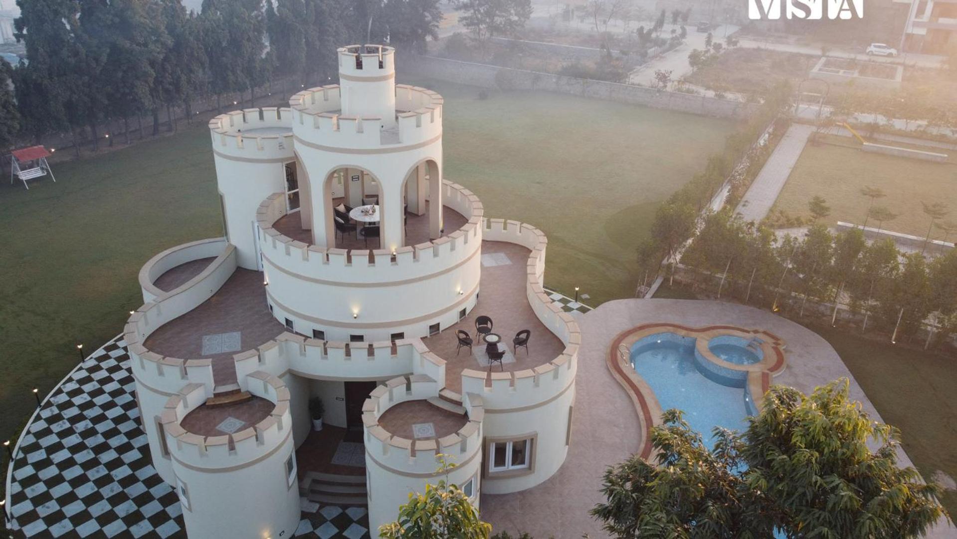 Stayvista'S Mystic Castle With Terrace, Swimming Pool, Lawn With Gazebo ジャイプール エクステリア 写真